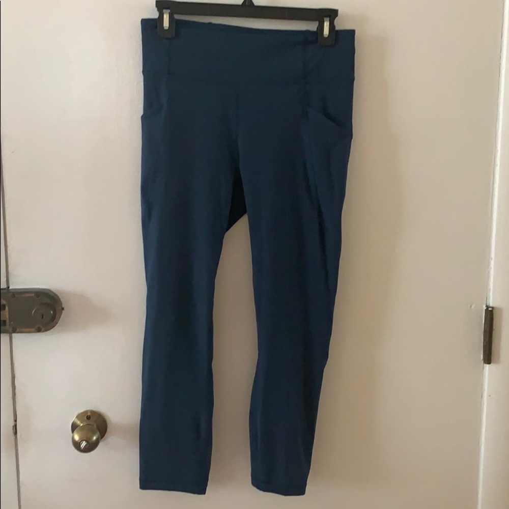 Tile colored lululemon Capri leggings sz 8